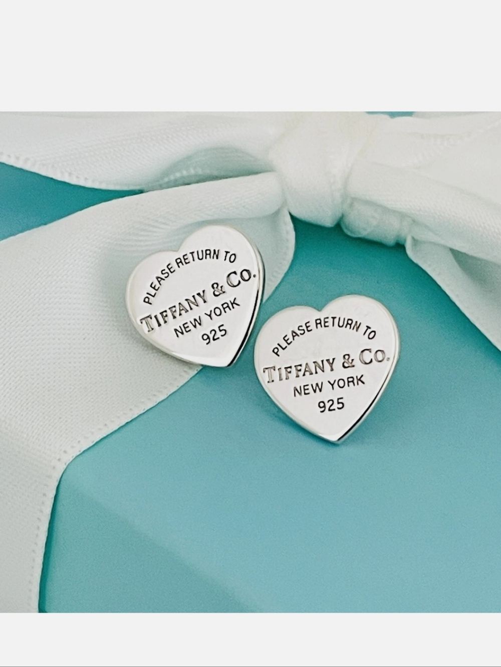 💎🤍🩵*Tiffany & Co.* Return to Tiffany Heart Tag Stud Earrings 925🩵🤍 - Picture 3 of 5
